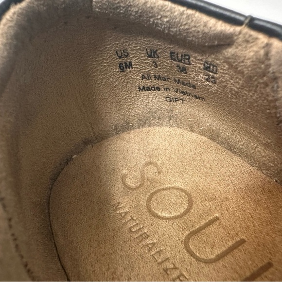 SOUL Naturalizer Black Loafers with Comfort and Style - Picture 8 of 9